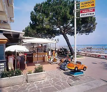 Albergo Anita San Bartolomeo Al Mare 3*,  Italia